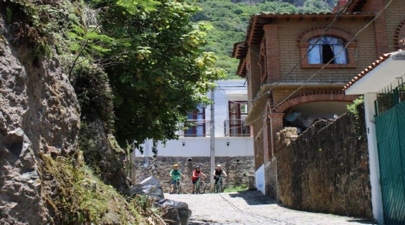 Tepoztlan: Night City Bike Tour - Getting to the Starting Point