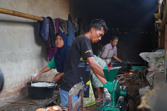 Tete Batu Tour (Temple, Terrace Rice, and Waterfalls) - Lomboks Wetu Telu Islam