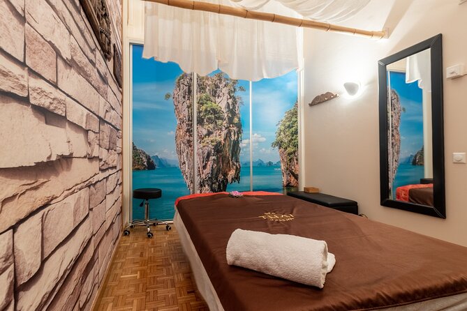 THAI-Balinese Fusion MASSAGE of 90 Min at THAI SPA MASSAGE BARCELONA - Accessibility and Additional Information
