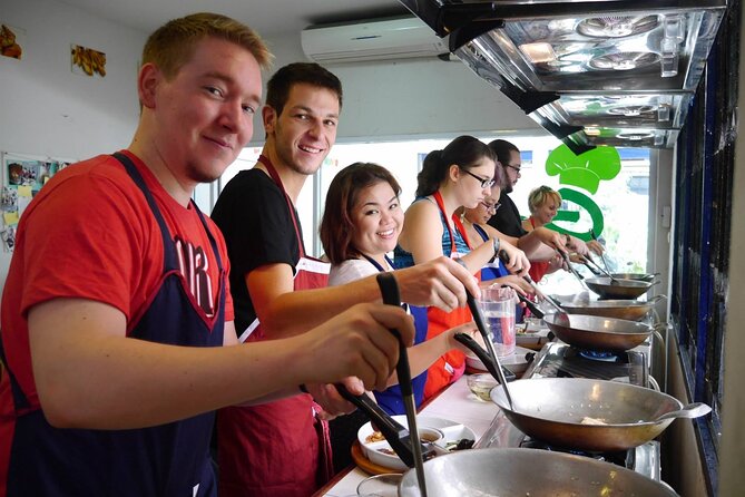 Thai Cooking Class With Local Market Tour in Chiang Mai - Aromatic Thai Curries