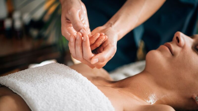 THAI OIL MASSAGE - Benefits of Thai Oil Massage
