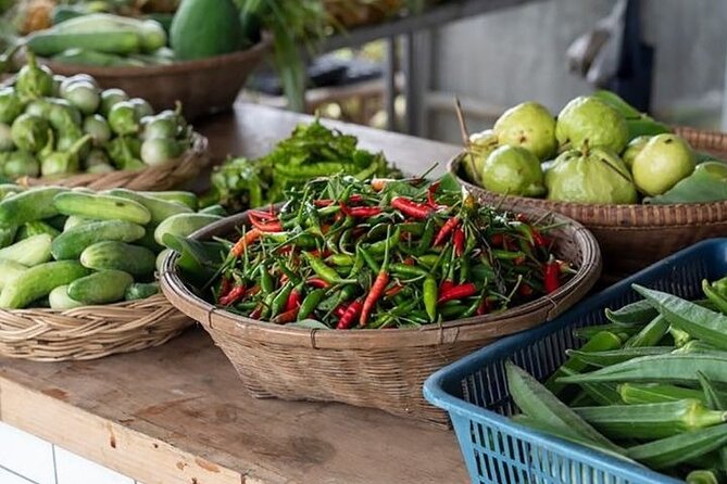 Thai Street Food & Morning Market Walking Tour in Hua Hin - Diverse Food Offerings and Tastings