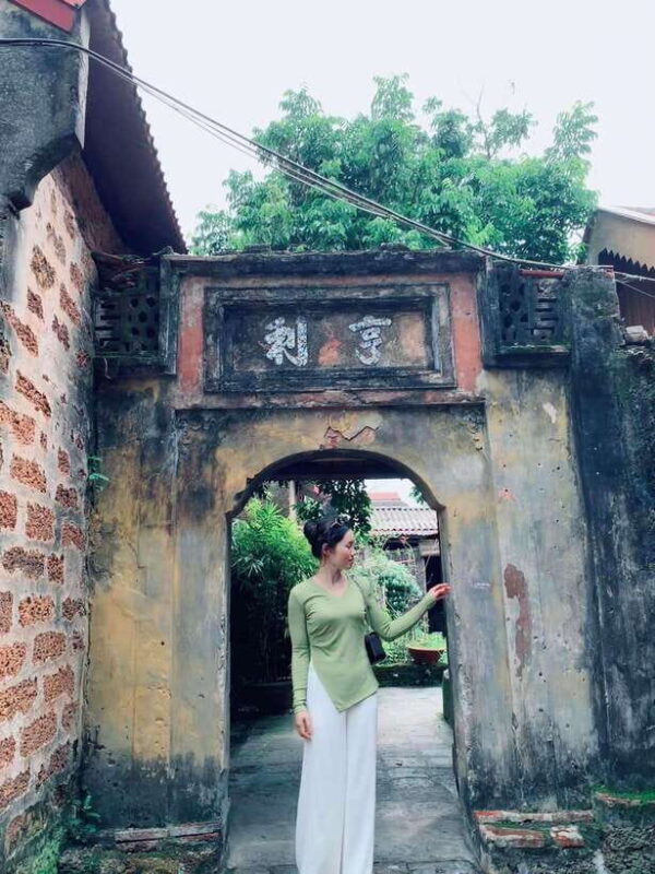 Thay Pagoda – Duong Lam Ancient Village 1 Day Private Trip. - Exploring Duong Lam Ancient Village