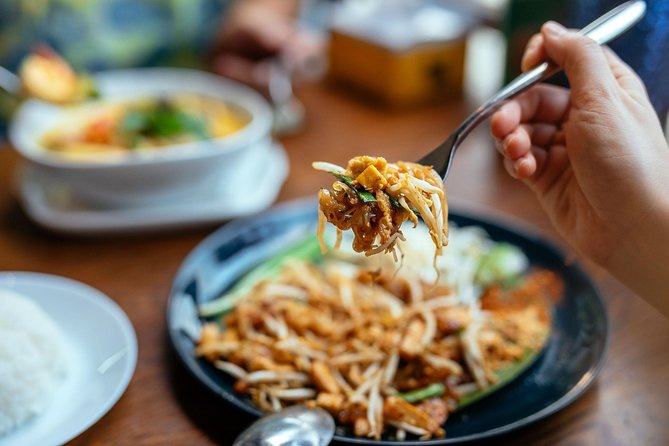 The 10 Tastings of Chiang Mai With Locals: Private Street Food Tour - Highly Rated by Travelers