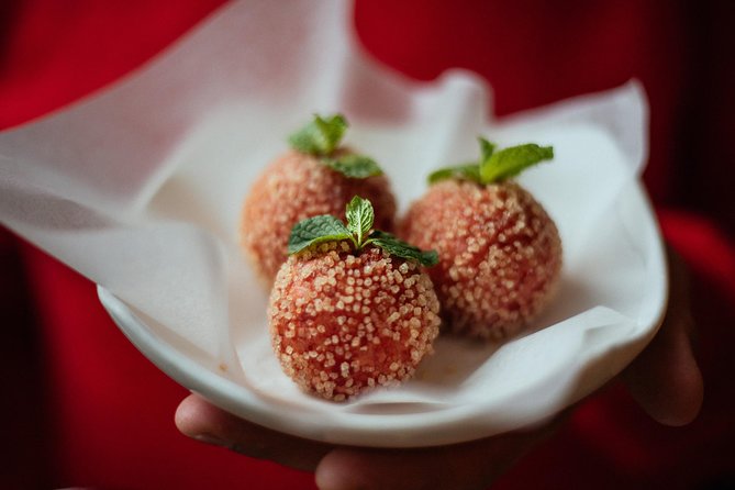 The 10 Tastings of Hong Kong With Locals: Private Street Food Tour - Discover Hong Kongs Foodie Soul