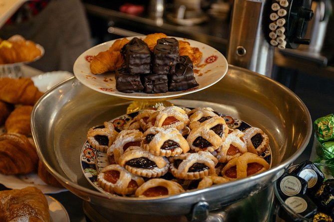 The 10 Tastings of Verona With Locals: Private Food Tour - Meeting Information