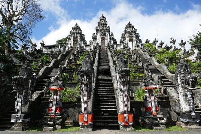 The Amazing Scenic Gate of Heaven - Discovering Tirta Gangga Water Palace