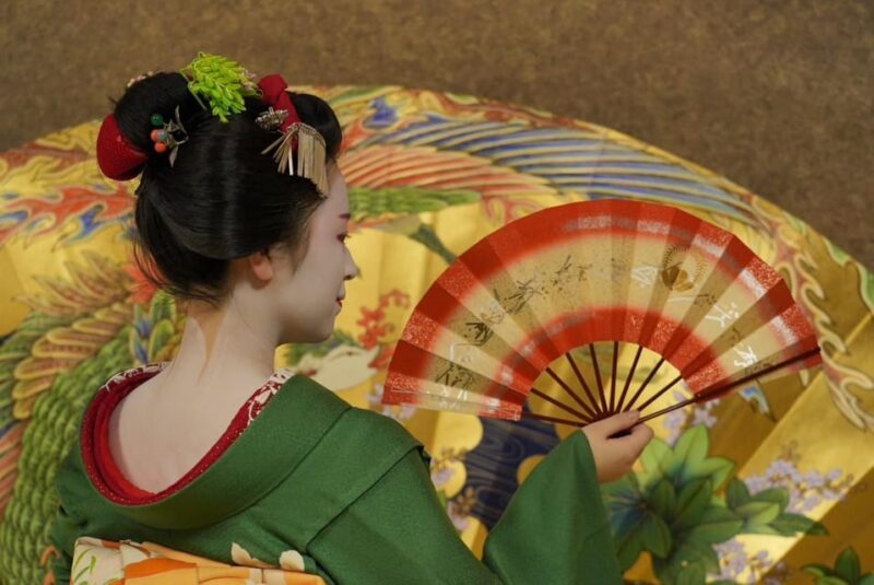 The Art of Geisha: Exclusive Show & Japanese Game - Explore the Gion District