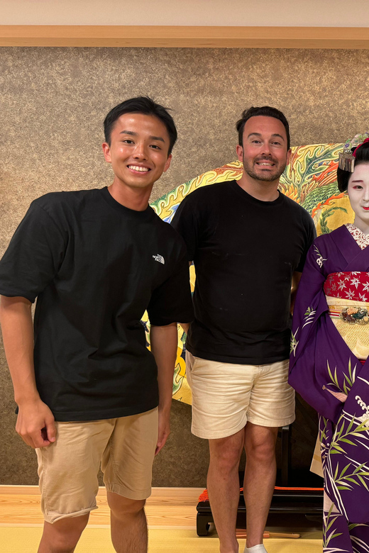 The Art of Geisha: Exclusive Show & Japanese Game - Engage in a Traditional Fan Game