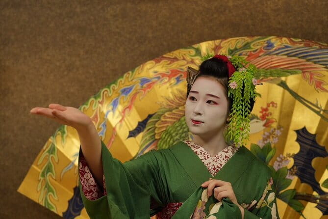 The Art of Geisha: Exclusive Show & Traditional Japanese Game - Exploring the Geisha Culture