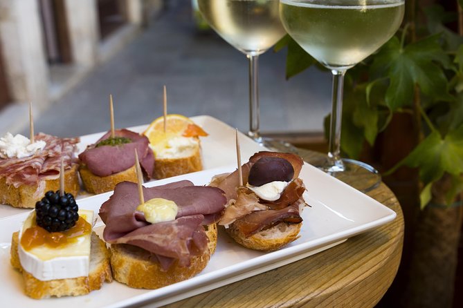 The Art of the Italian Aperitivo With a Local: Learn & Enjoy in Chianti - Pairing Nibbles With Local Wines
