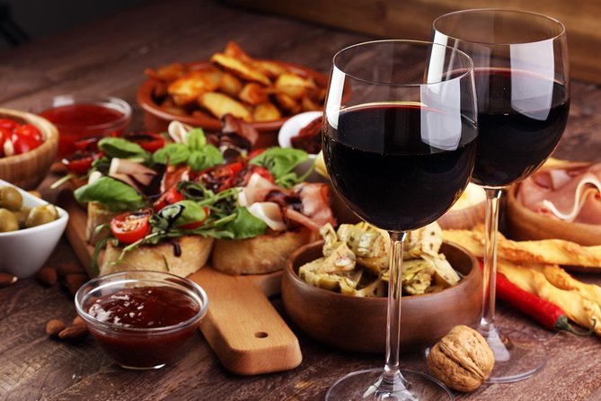 The Art of the Italian Aperitivo With a Local: Learn & Enjoy in Sorrento - Engaging With the Welcoming Host