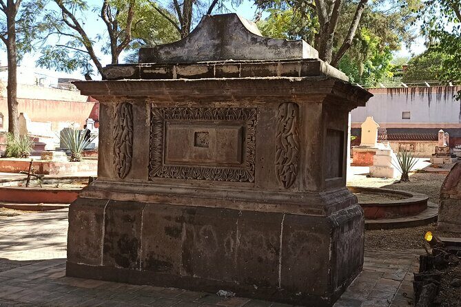 The authentic tour of the day of the dead in San Miguel d Allende - Key Points