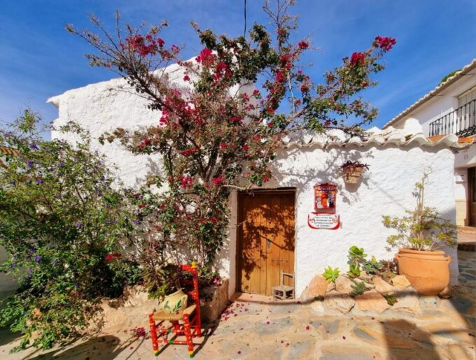 The Axarquia White Villages & Buddhist Stupa - SemiPrivate - Discovering Comares and Karma Guen