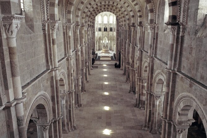 The Basilica of Vézelay Unveiled + Journey Through the Basilica - Romanesque and Gothic Masterpieces