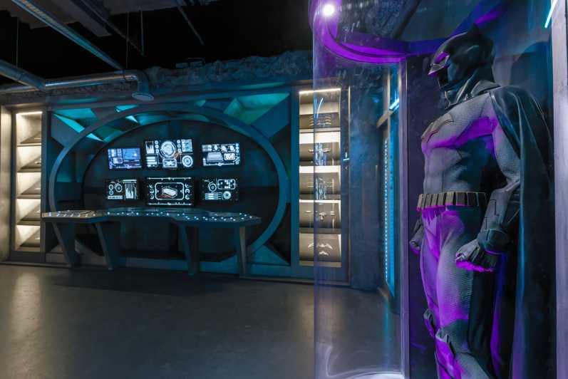 The Batcave : Secret Missions at Batman Escape Game Paris - Challenges and Puzzles