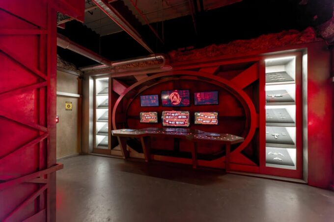 The Batcave : Secret Missions at Batman Escape Game Paris - Encounter Iconic Characters