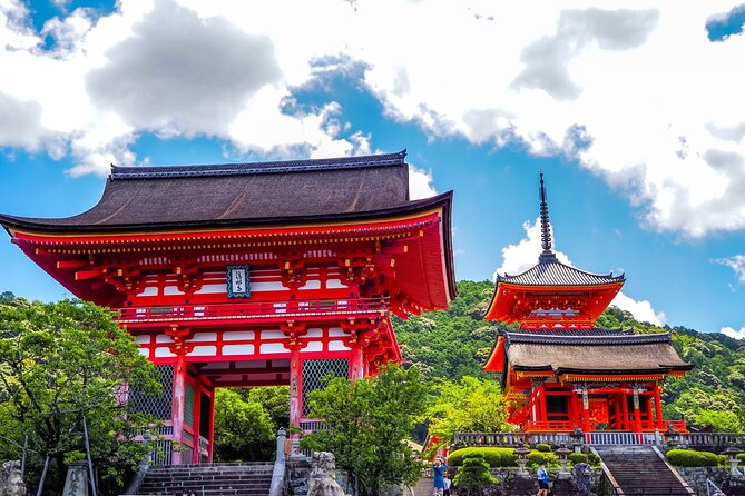 The Beauty of Kyoto - Historical Walking Tour of Higashiyama Area - Lunch and Gratuity