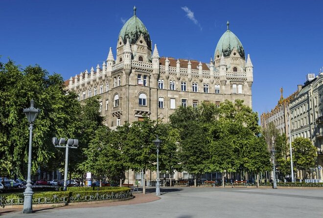 The Beginners Guide to Budapest - Private City Tour With Cake & Coffee - Key Points