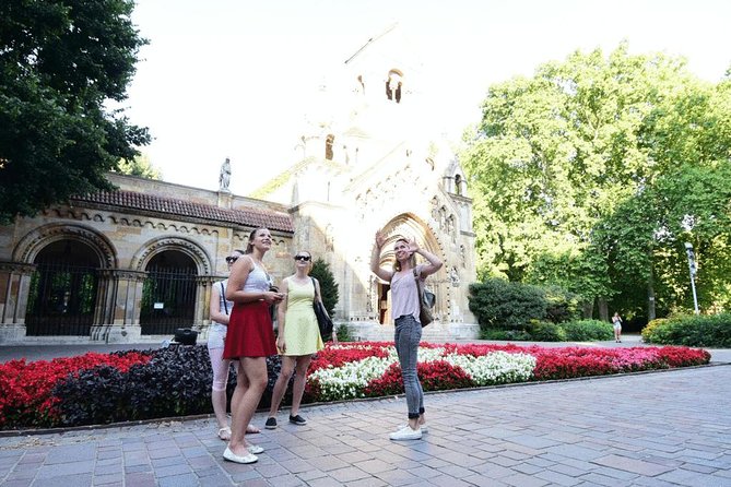 The Beginners Guide to Budapest - Private City Tour With Cake & Coffee - Recommended Attire