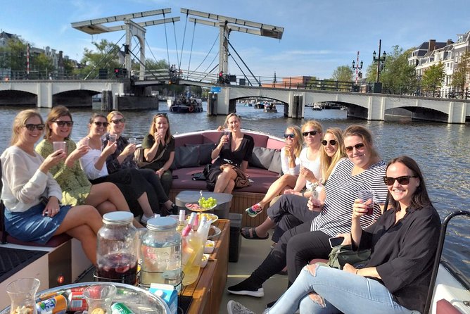 The Best Boat Trip Through the Amsterdam Canals - Gratuities and Amenities Included