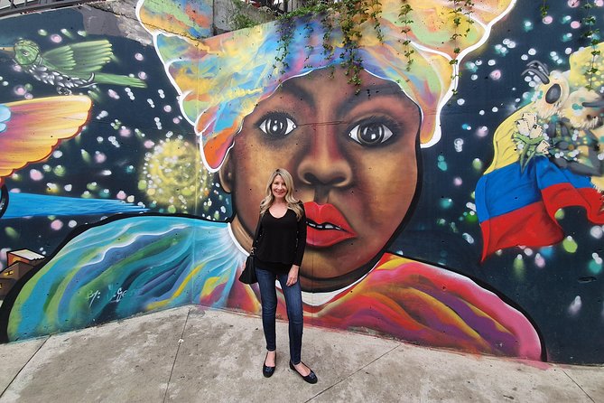 The Best Comuna 13 Graffiti Tour, Plaza Botero and Cable Cars - Discovering the Rafael Uribe Uribe Palace