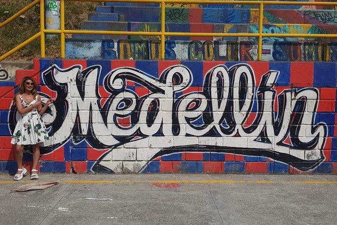 The Best Comuna 13 Graffiti Tour, Plaza Botero and Cable Cars - Personalizing Your Tour Experience