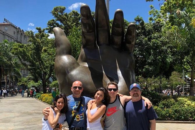 The Best Comuna 13 Graffiti Tour, Plaza Botero and Cable Cars - Reviewing the Tours Ratings and Feedback