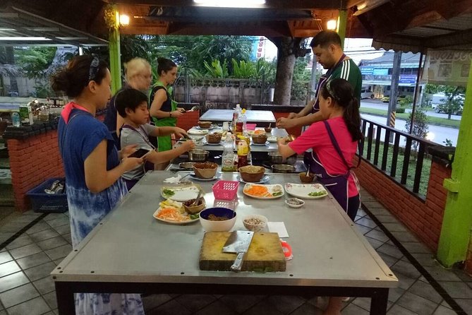 The Best Cooking Class at Thai Charm Cooking School in Krabi - Group Sizes and Health Restrictions