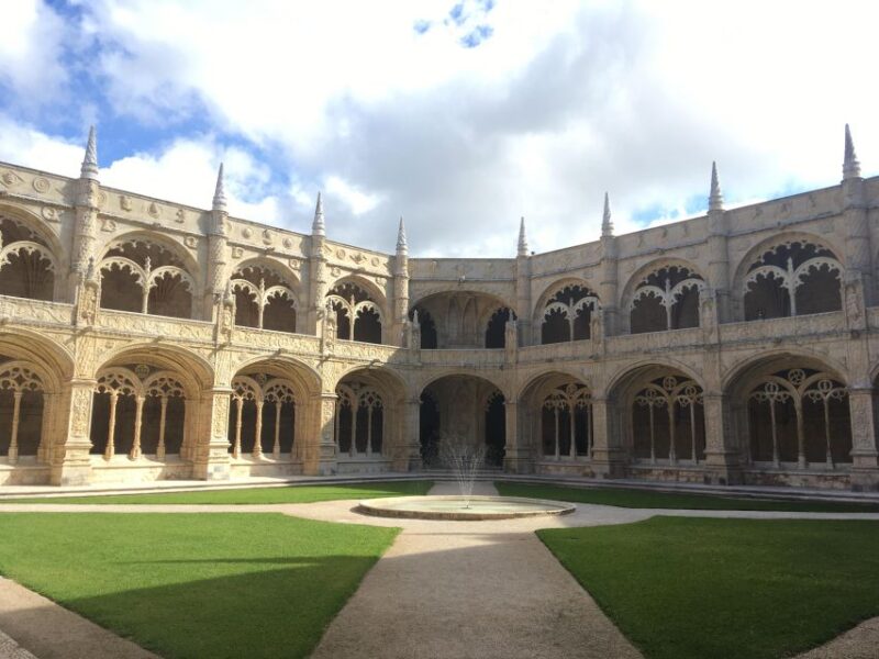 The Best Guiding Visit to Jeronimos & Tiket Included - Tour Accessibility