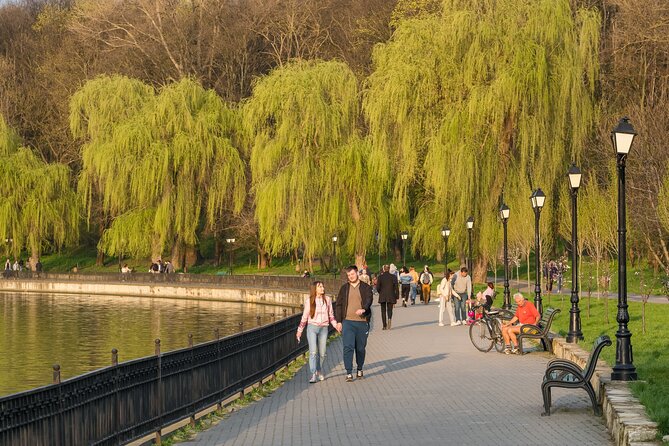 The Best of Chisinau Walking Tour - Visiting ȘTefan Cel Mare Monument