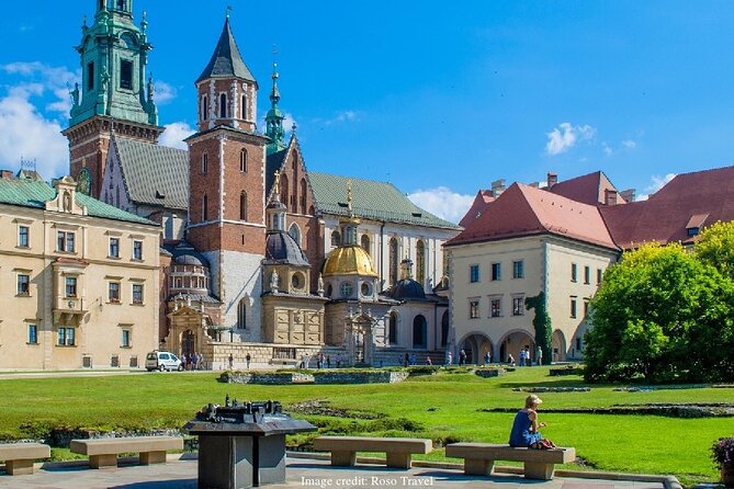 The Best of Krakow: Private Tour of the Old Town and Wawel Castle - Architectural Highlights of Wawel Cathedral