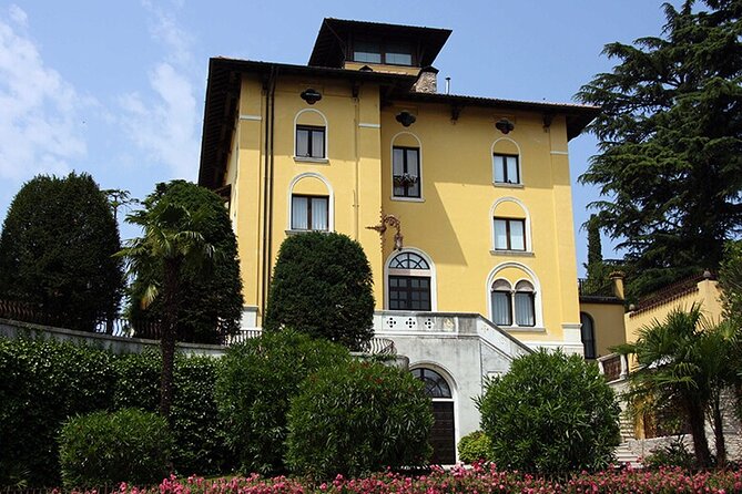 The Best of Sirmione Walking Tour - Wandering Through the Vibrant Piazza Castello