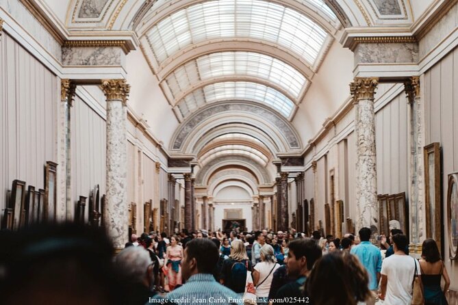The Best of the Louvre Museum: Private Guided Tour - Navigating the Louvre