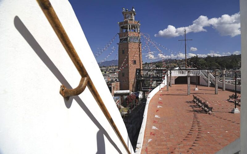 The Boat of Faith: A Spiritual and Cultural Landmark in Tlaxco - Immersive Cultural Heritage Experience