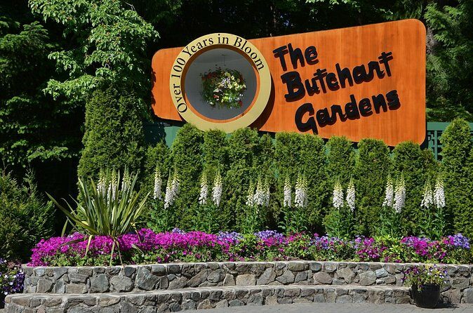 The Butchart Gardens Express Shuttle from Downtown Victoria - Arriving at Butchart Gardens