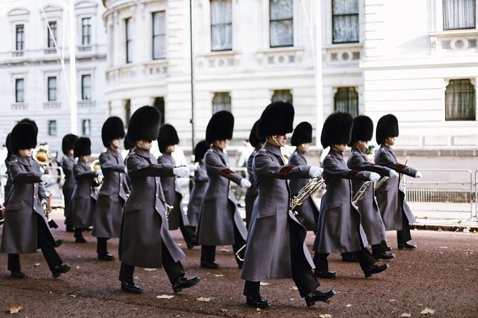 The Changing of the Guard - Exclusive Guided Walking Tour - Insider Facts and Stories