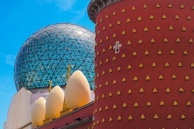 The Dalí Triangle & Cadaqués Day Trip From Girona - Group Size and Accessibility