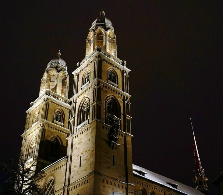 The Dark Side of Zurich: Self-Guided Audio City Tour - Tour Logistics and Accessibility