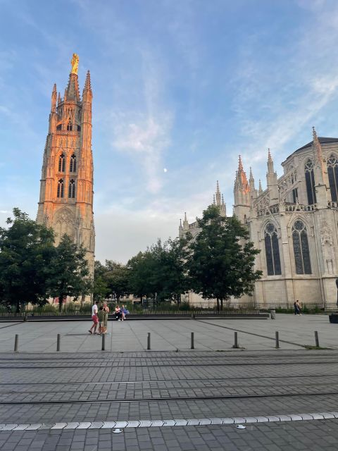 The Essential in Bordeaux, Private Tour With a Local - Exploring the Citys Major Monuments