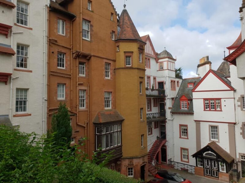 The Essential of Edinburgh in French - Meeting Point