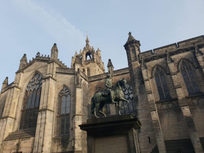 The Essential of Edinburgh in French - Frequently Asked Questions