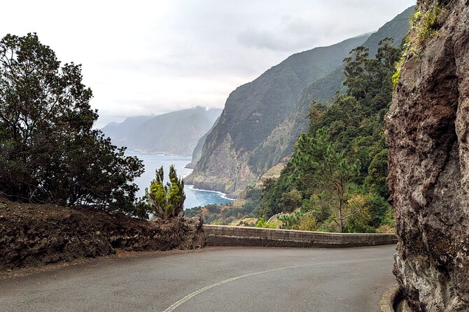 The Fabulous Pico Do Arieiro: Half-Day Private Experience - Accessibility and Participation