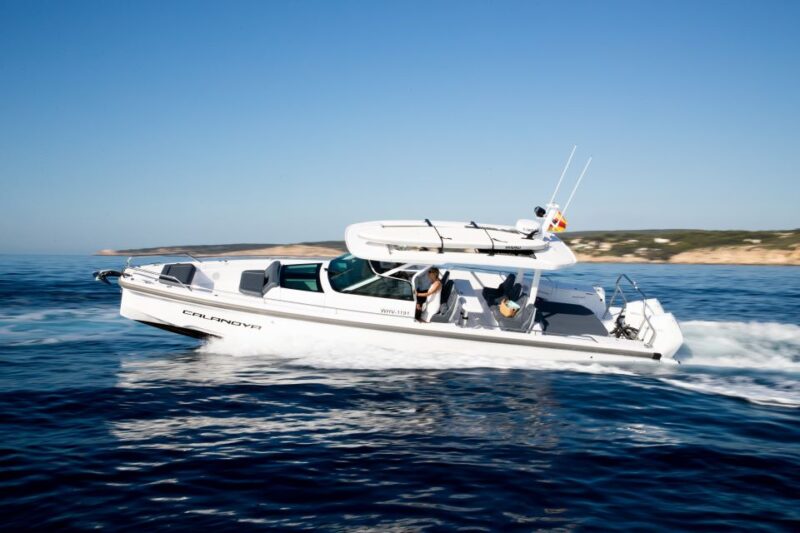 The Fastest All Inclusive Private Motor Yacht in Santorini - Key Points