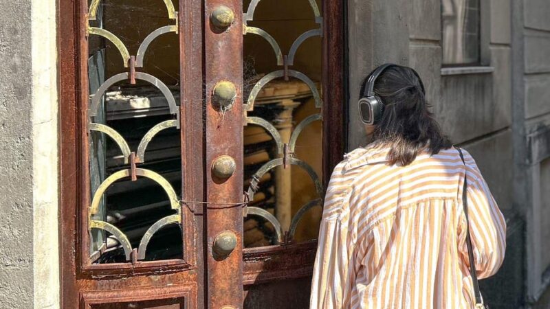 The Funny Cemetery Audio Tour That Historians Will Hate - Unique Experience Features