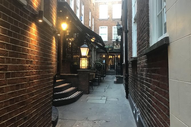 The Ghosts of the Secret Alleyways of Old London Town - Eerie Echoes in Bleeding Heart Yard
