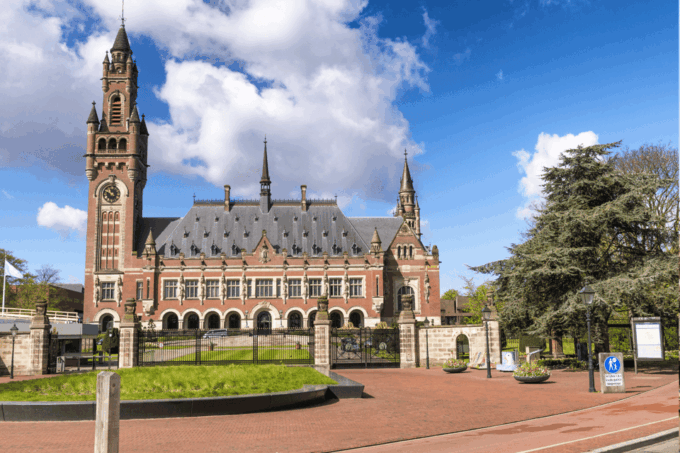 The Hague: App Guided Tour With Puzzles - Frequently Asked Questions