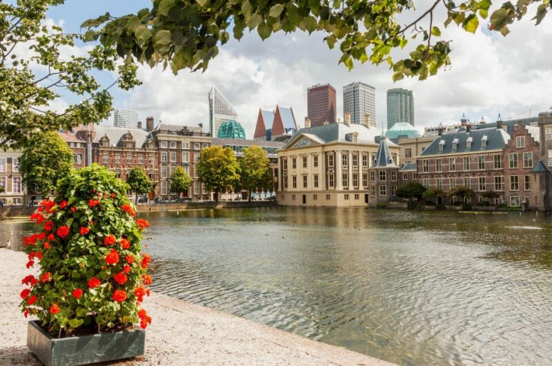 The Hague: Express Walk With a Local in 60 Minutes - Highlights of the Walking Tour
