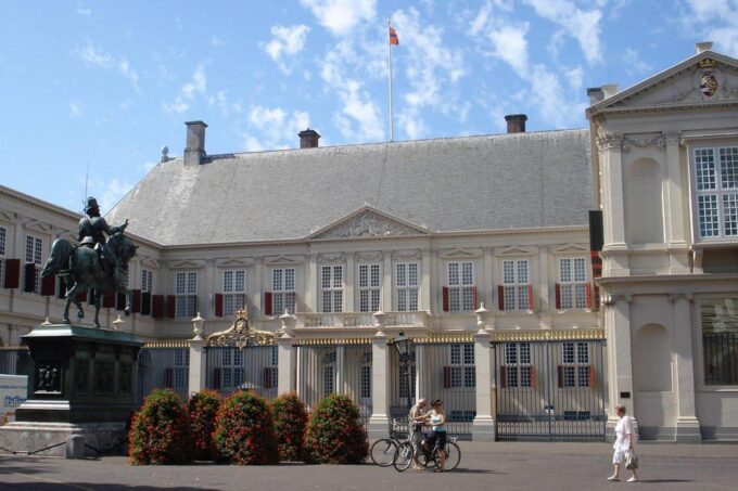 The Hague: Guided Tour Mauritshuis and City + Quiz - Cancellation Policy