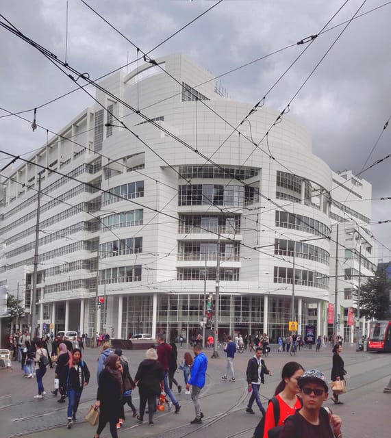 The Hague Walk With an Architect - Group Size and Accessibility
